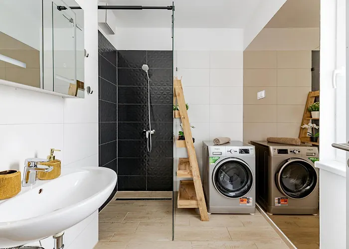 Spirit With Free Parking *