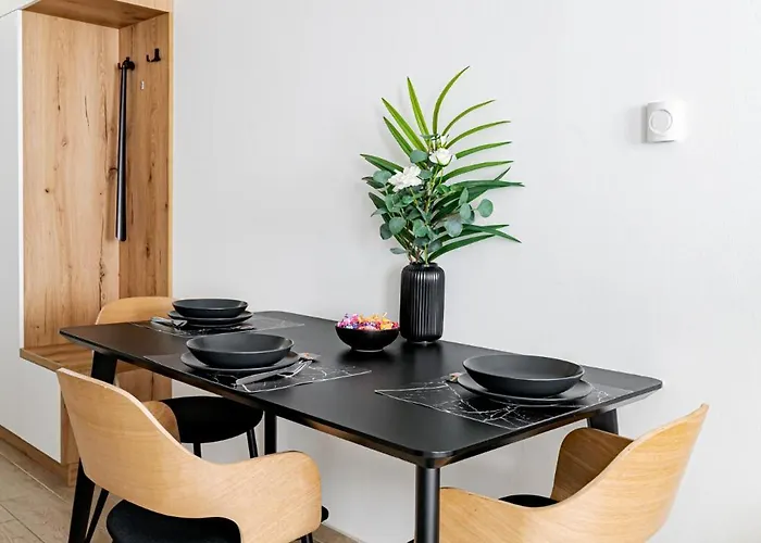 Spirit With Free Parking *