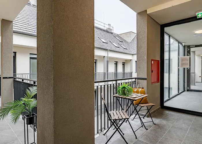 Spirit With Free Parking *